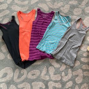 Bundle of 5 tanks